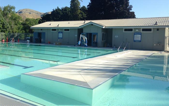 Outdoor Swimming Pool using Extruech Concrete FORM Panels