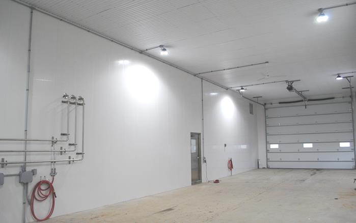 Glossy White PVC Wall from Extrutech Plastics Inc. (EPI) used in a Truck Wash